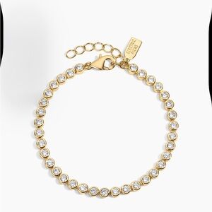 Elegant Gold Bracelet with Sparkling Accents